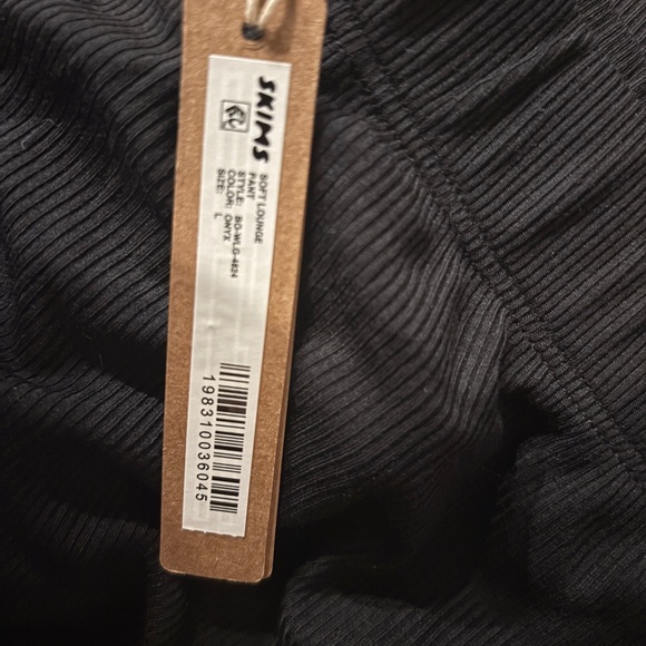 SKIMS SOFT LOUNGE PANTS IN ONYX (BLACK) Size - Large BRAND NEW WITH TAGS - Picture 7 of 7